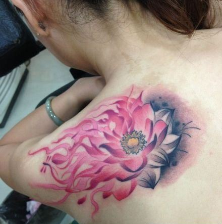 彩色水墨莲花纹身图案