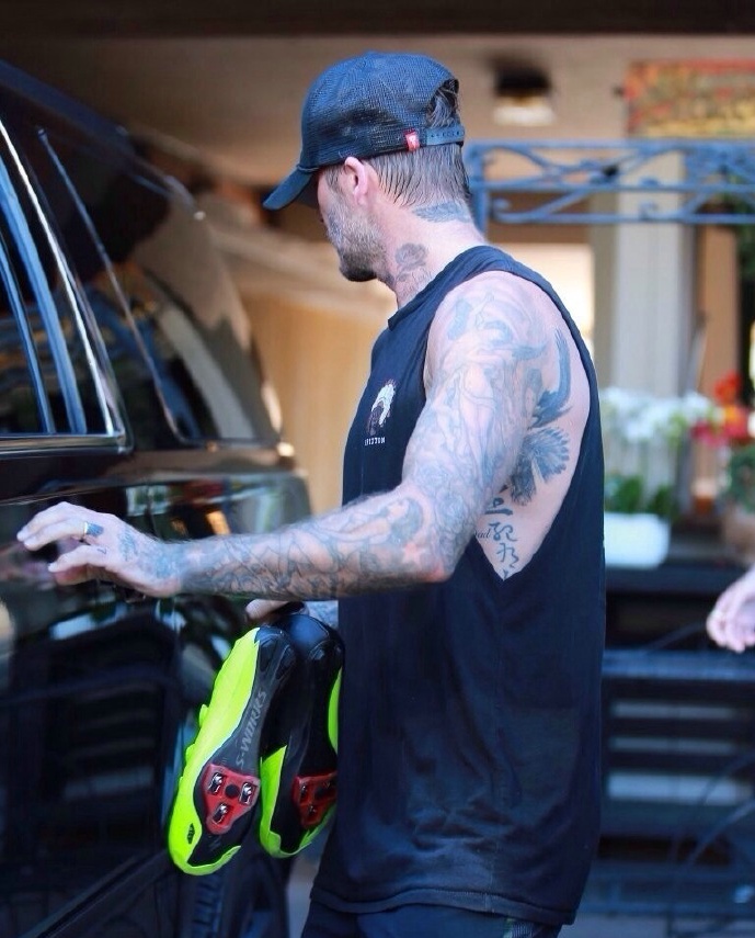 贝克汉姆满身纹身十分抢镜