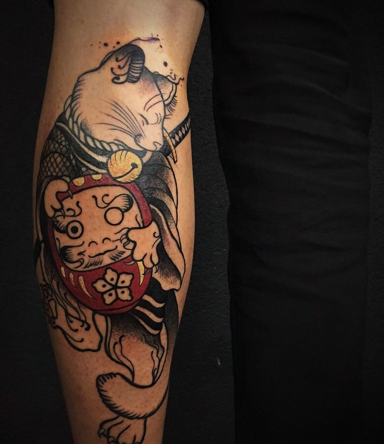 害羞腼腆的手臂小猫纹身图案