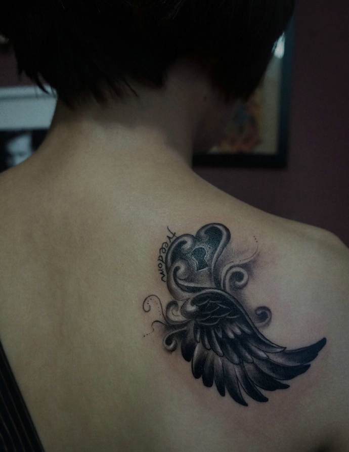 适合年轻女子的多款图腾纹身图片