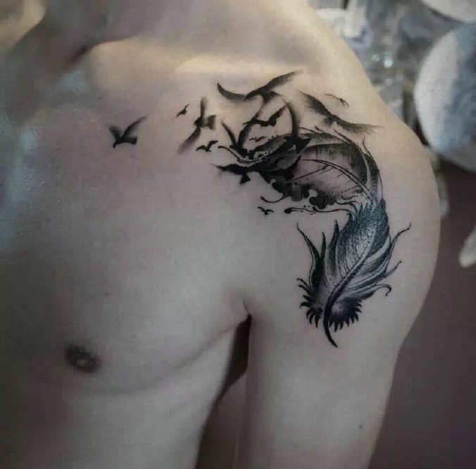 适合80后男子大臂图腾纹身图片