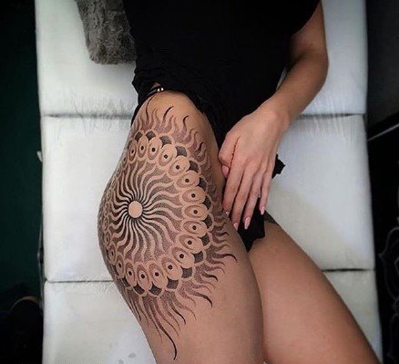 臀部的图腾纹身图案