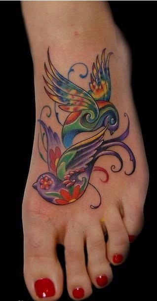 脚背彩色小鸟纹身图案