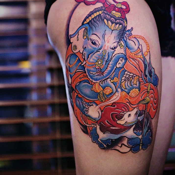 皙白大腿彩色象神纹身图案