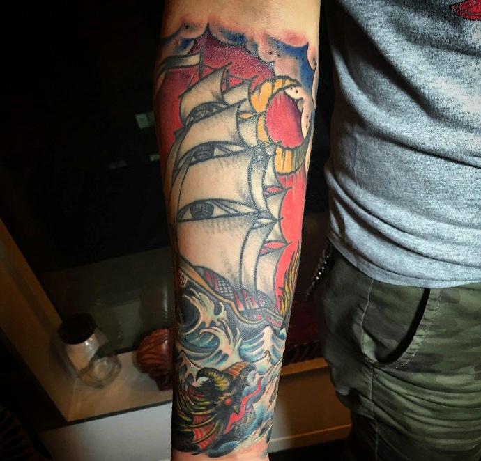 个性时尚的花臂纹身图片很耀眼