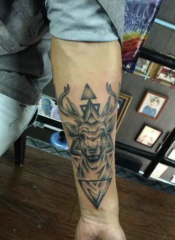 三款风格独特的手臂图腾纹身图片