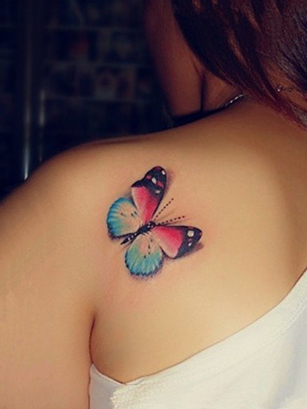 美女背部的漂亮的花蝴蝶纹身图案