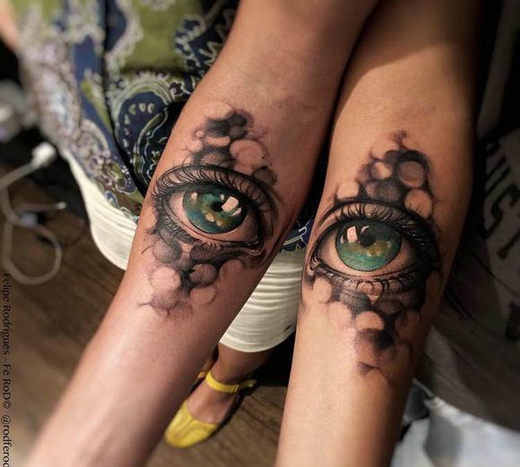 炯炯有神的3d眼球手臂情侣纹身图片