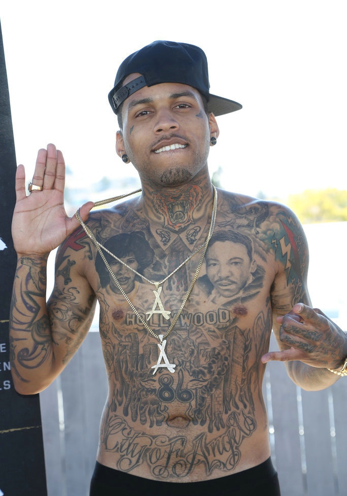 帅气男明星的霸气纹身图片