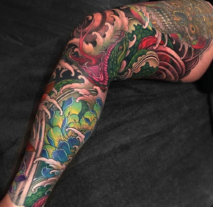 惊艳的花腿纹身图片个性张扬