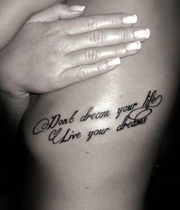 侧腰部英文纹身图片性感迷人