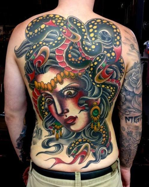 独特满背美杜沙纹身图案