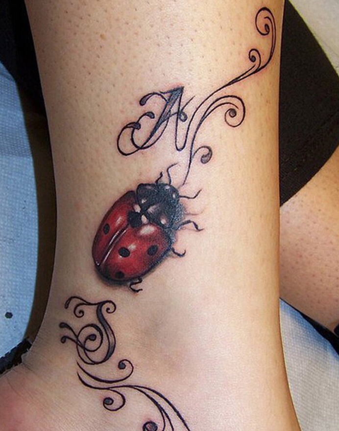 脚踝部漂亮的音符小昆虫纹身