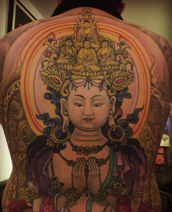 满背彩色观音纹身图案个性十足