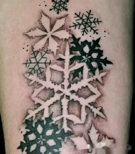 个性简约的雪花纹身图片