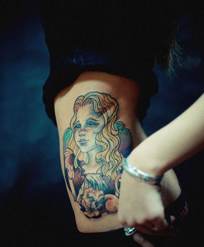 美女侧腰欧美女孩肖像纹身