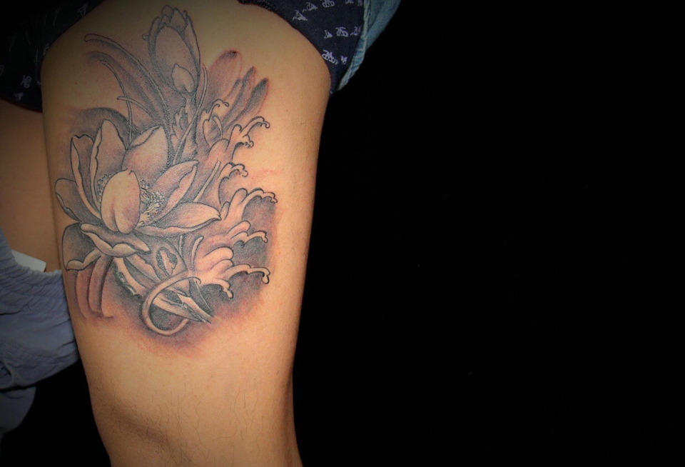 一朵张扬花朵的个性刺青