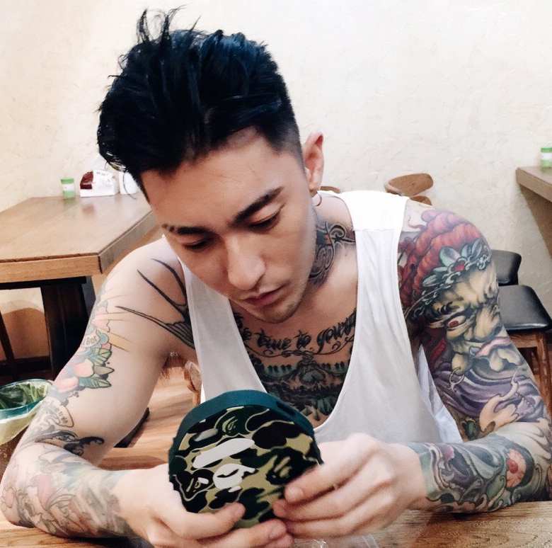 帅气男生纹身图片男人味十足