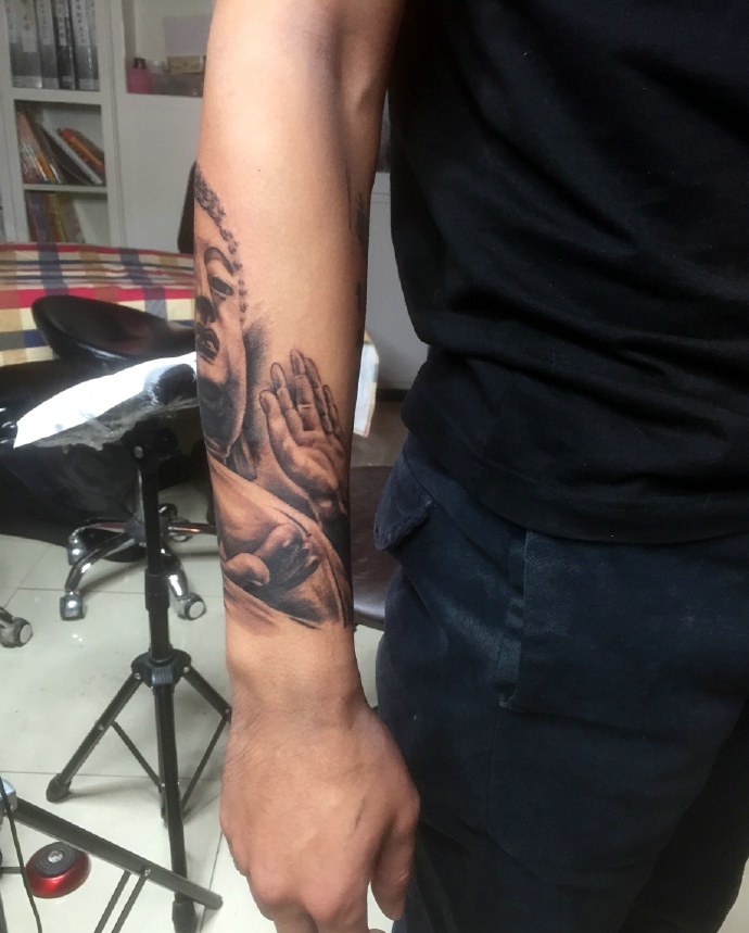 手臂佛像纹身图片个性经典