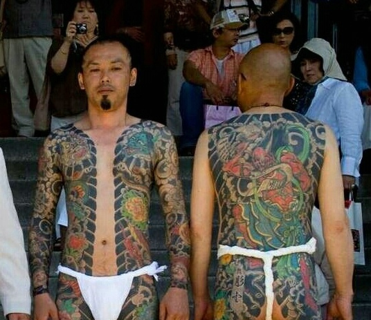 彩色双半甲纹身图片回头率极高