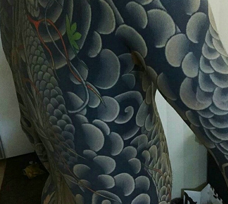 满身热血沸腾的个性图腾纹身图案