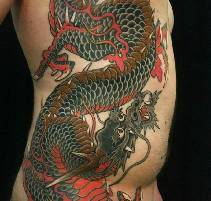 一组各种各样的老传统邪龙纹身图案