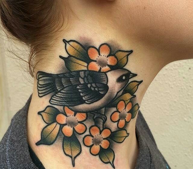 处在脖子上的个性另类图腾纹身图片