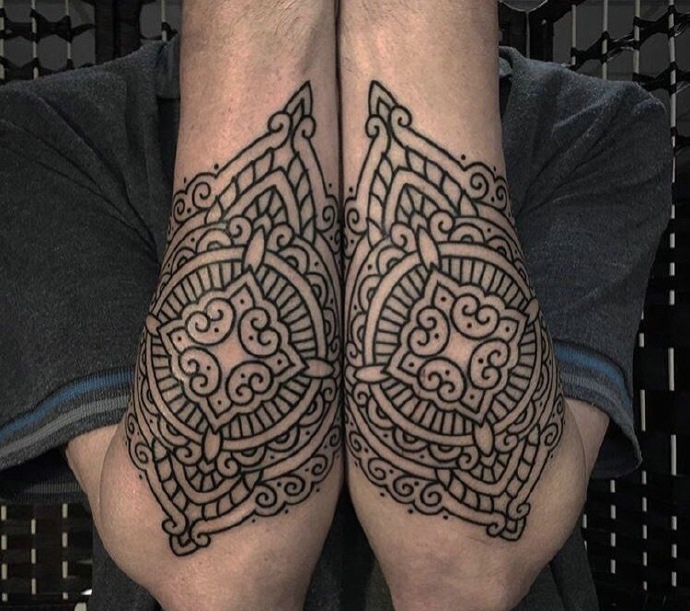 一组对称梵花曼达拉纹身图片时尚大方