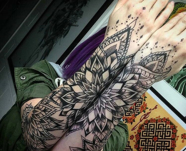 一组对称梵花曼达拉纹身图片时尚大方