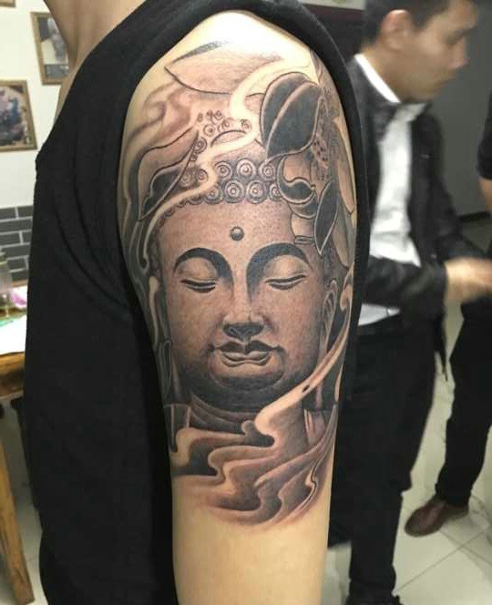 手臂黑白佛像纹身图片帅气十足