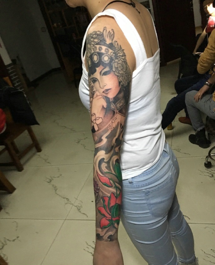 吊带美女手臂传统花旦纹身图片