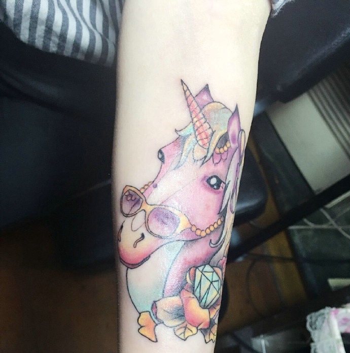 可爱动人的手臂独角兽纹身图片