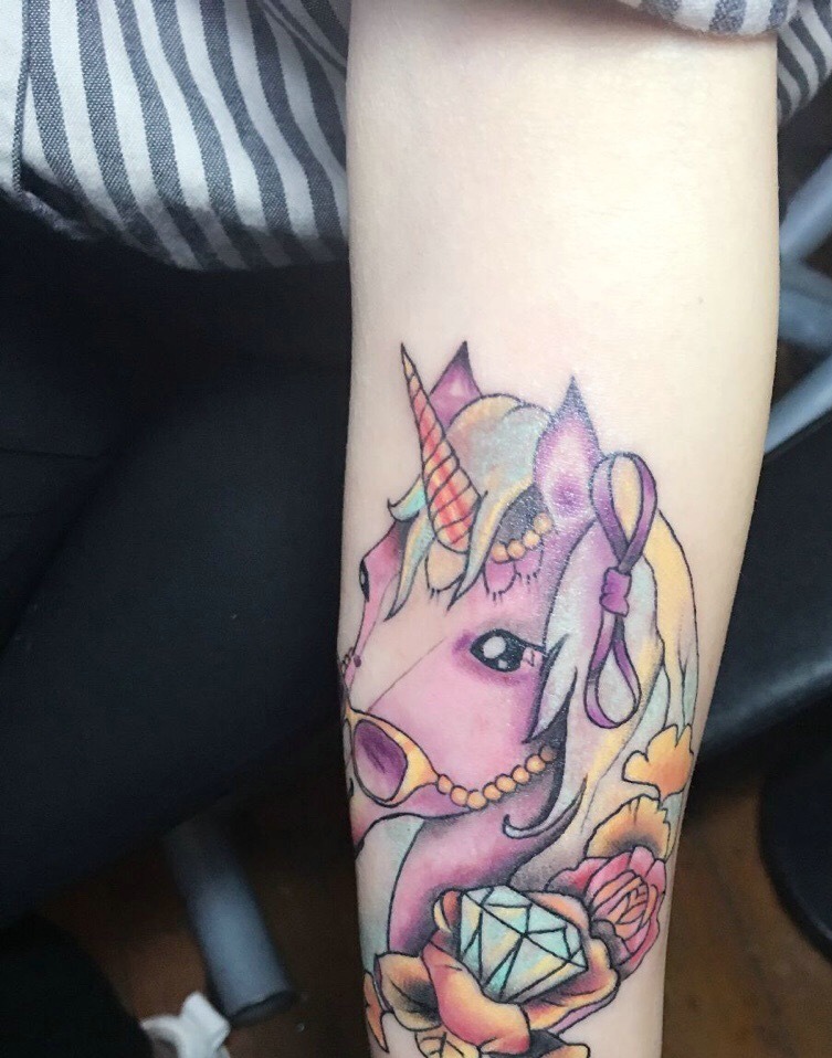 可爱动人的手臂独角兽纹身图片