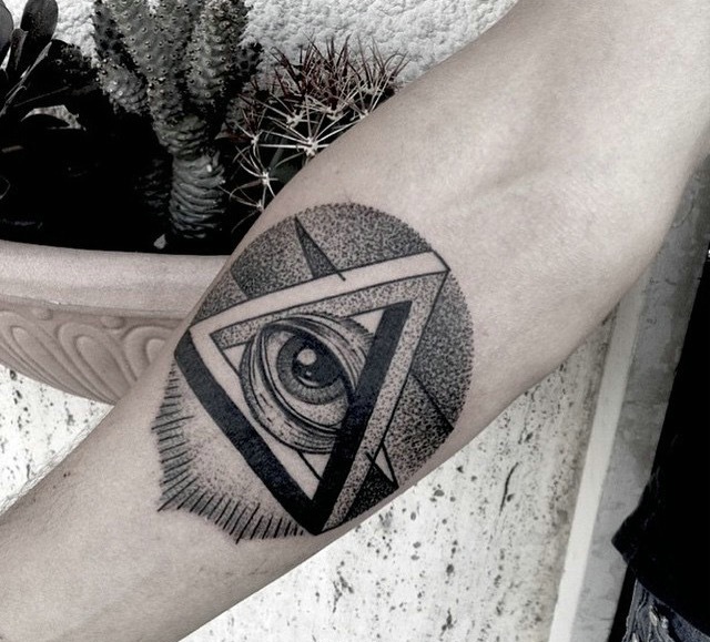 一组黑灰图腾纹身图片简单大方