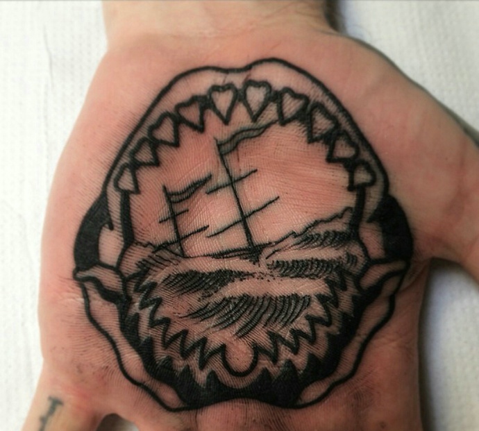 一组款式多样的手心黑白纹身图案