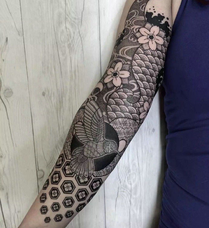 一组日式黑白图腾纹身图案很个性