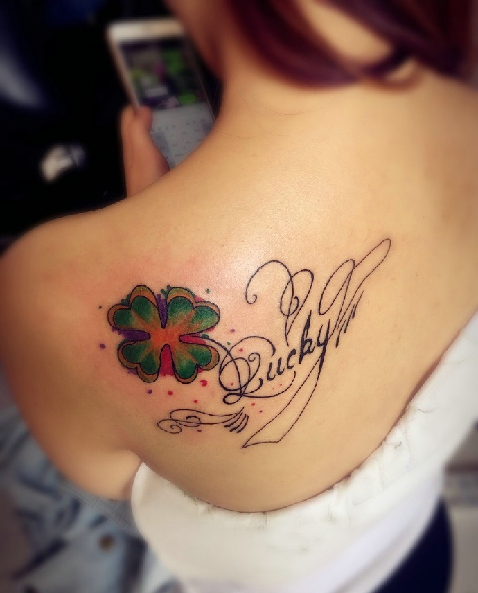 个性花朵与个性英文一起的纹身图片