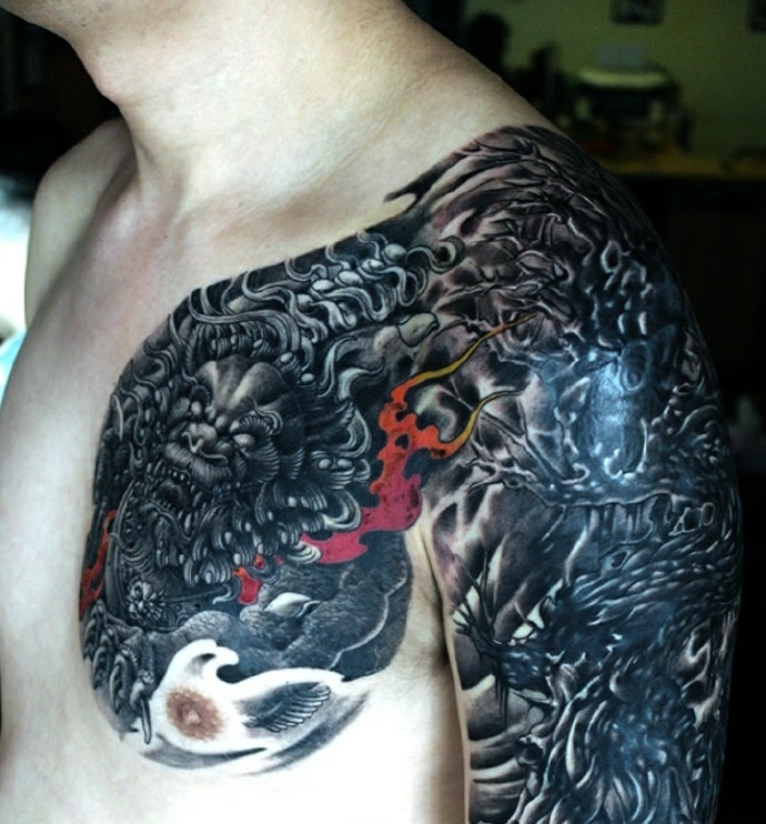 浓浓的黑白半甲纹身图案很狂野