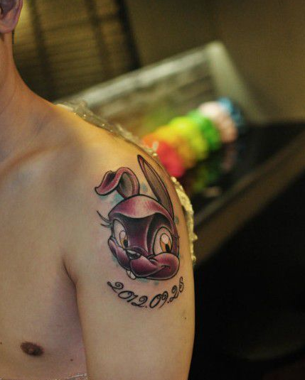 可爱生肖兔子头像纹身图案