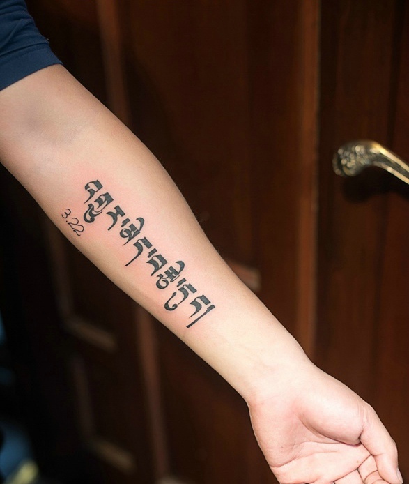 梵文与日期时间结合的手臂纹身图片缩略频道推荐图