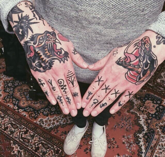 一组非常耀眼个性的花朵纹身图案