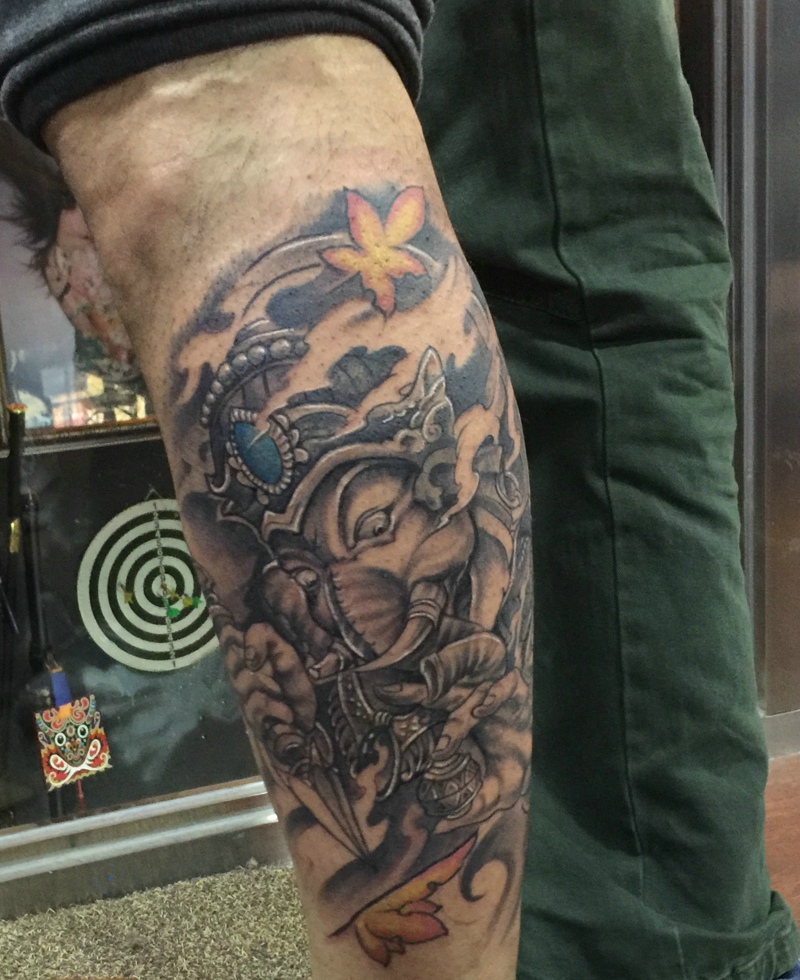 包小腿象神纹身图片风度翩翩