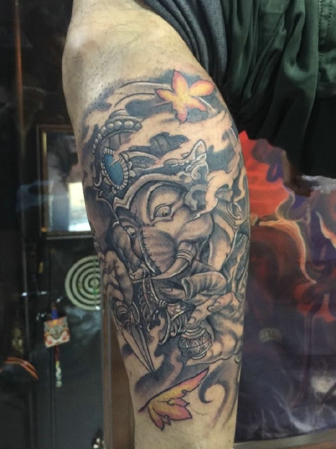 包小腿象神纹身图片风度翩翩