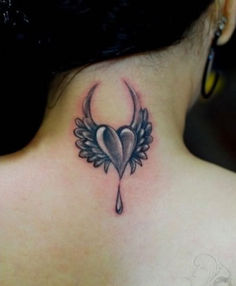 美女脖子后面时尚的素色翅膀纹身图案