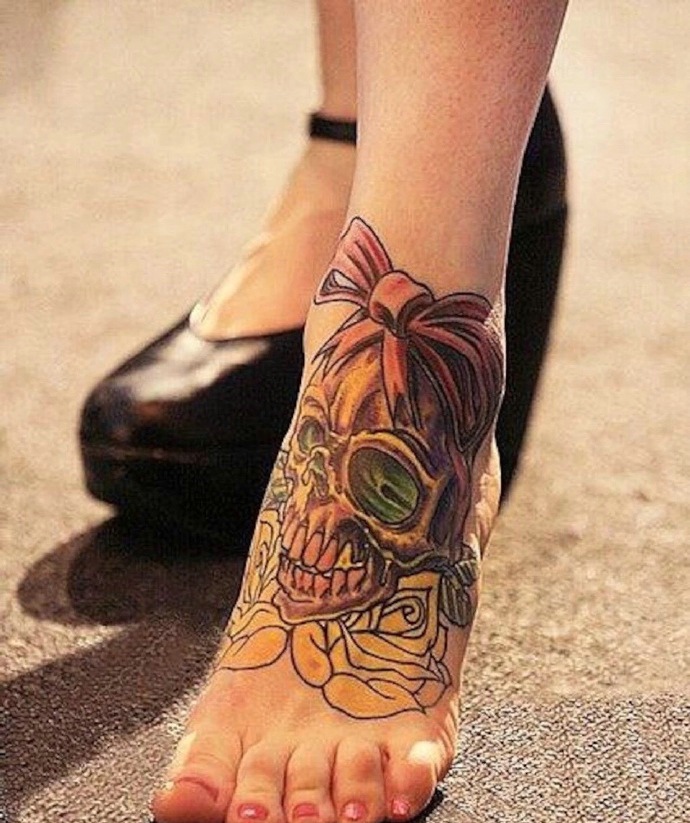 一组完全不一样风格的脚背纹身图案