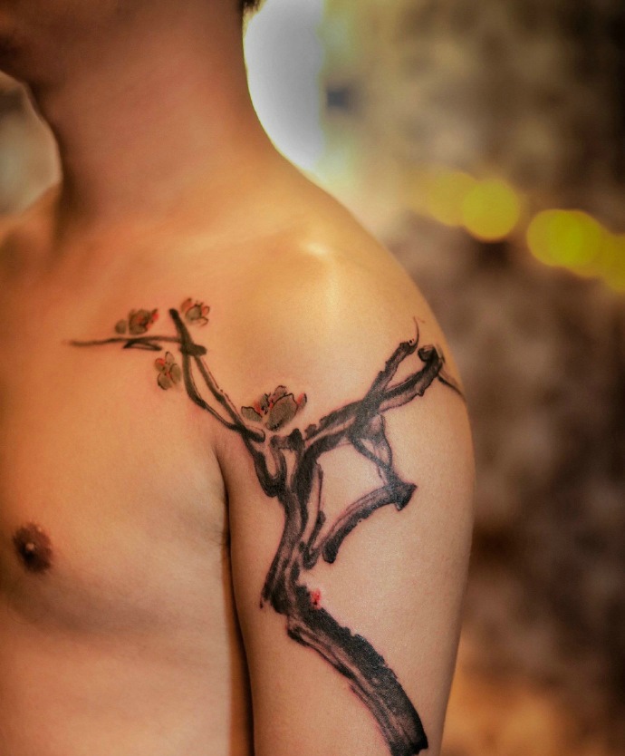 一组非常唯美的手臂花朵纹身图案