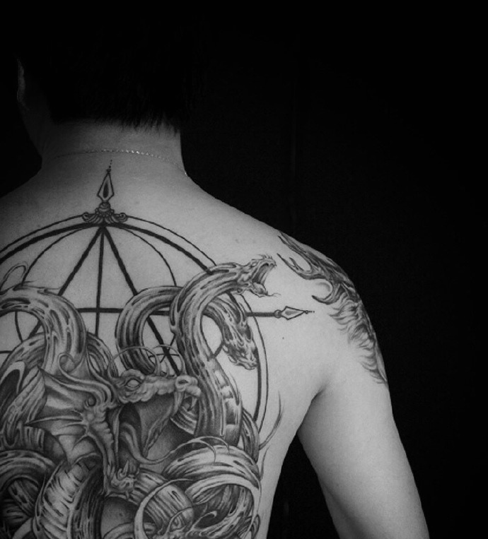 一组黑灰风格的图腾纹身图案酷酷的