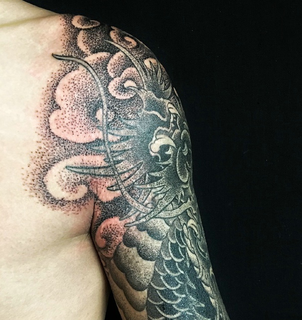 经典个性的手臂黑白纹身图案