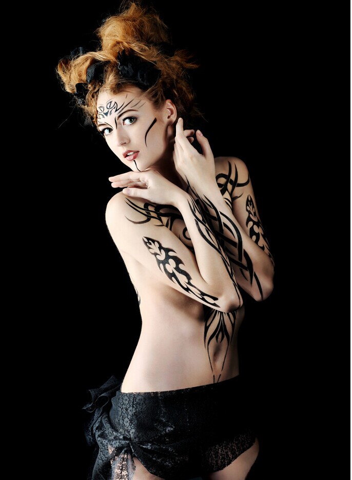 性感美女个性纹身图片