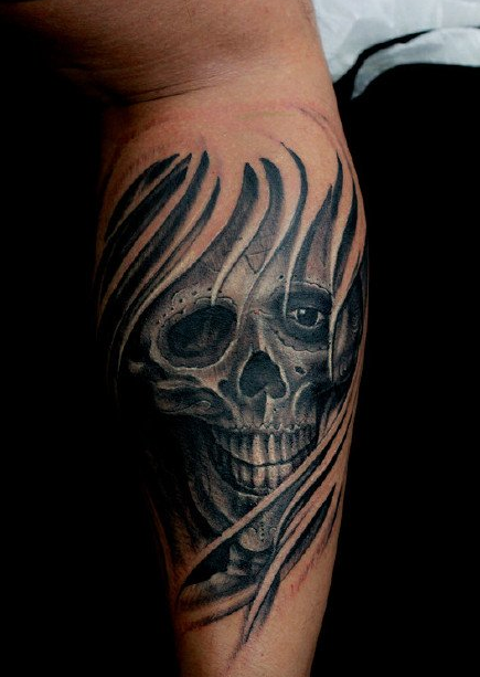 腿部单眼长发骷髅纹身图案